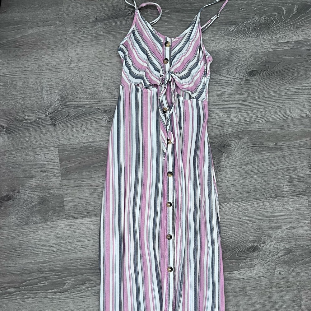 Sexy summer maxi dress with front cutout 👗